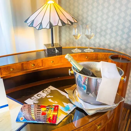 Western Artdeco Hotell 4*