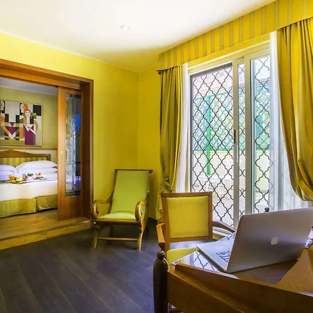 Western Artdeco Отель