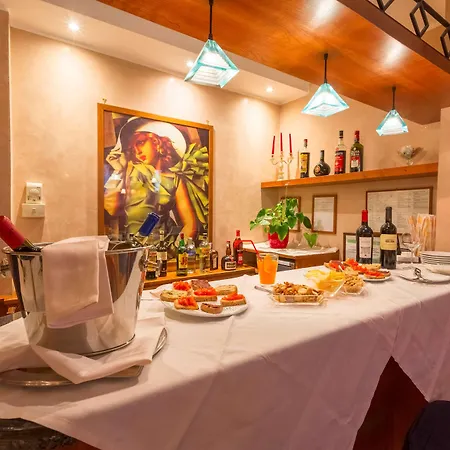 Western Artdeco Отель