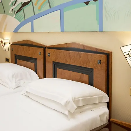 Western Artdeco Hotel 4*